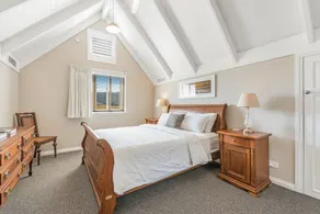 Luxury Hamptons Style Country Retreat on 40 Picturesque Acres | Free Netflix  - Image 4