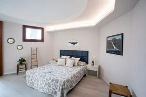 Lakeside villa med privat trädgård och pool. 180 ° utsikt över sjön och isl - Image 5
