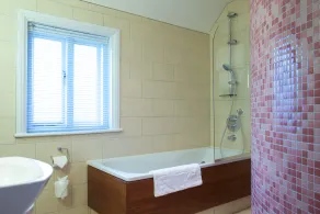 Modern 2 Bedroom Apartment in Stratford upon Avon  - Image 5