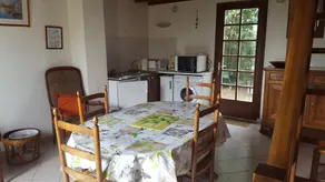 La Rochelle nearby for this quiet house and garden - Image 4