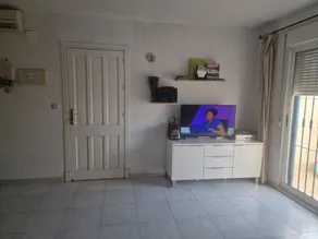 Tranquil 2 Bedroom Duplex Apartment overlooking Lakes - Image 2