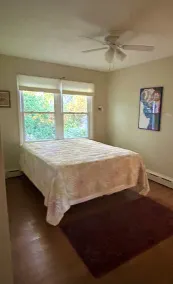 Charming ranch with 3 private beaches just steps away. Quiet street, back patio  - Image 3