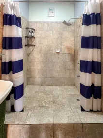 2 Bedroom gated Annex -pool, king & queen beds, free parking and wifi - Image 4