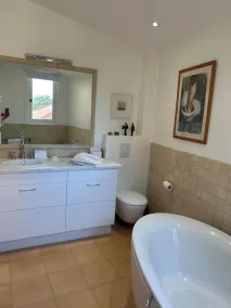In the heart of the Luberon and the Colorado Provençal, former school completely renovated - Image 2