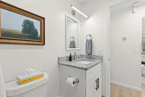 Contemporary 1BR, Fast WiFi, Pet-Friendly - Image 5