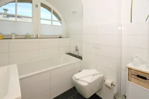 Chic vacation home with sea view, terrace and fireplace - Ferienhaus Falke - Image 2