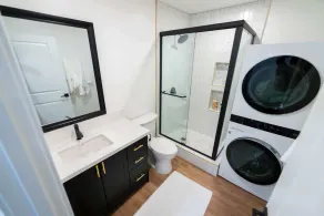 Modern Downtown Guest House w/ Private Entrance - Image 2
