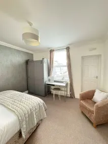 Inviting Apartment in Reading - Image 5