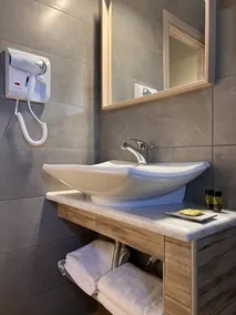 Luxor Suites Venizelou - Image 4
