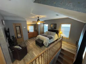 LAKEFRONT LOFT-PERFECT COUPLES GETAWAY--rent 2 get 3rd free-until Oct. 30- ask! - Image 4