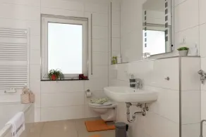 Modern apartment in a quiet location - Image 3