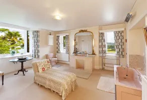 Chapel Knap - Image 3