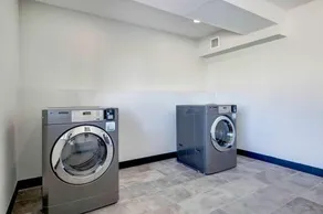 Econo Lodge Rock Springs - Image 3