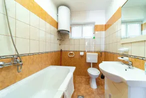 Semesterlägenhet med stor terrass och utomhuspool - Image 2