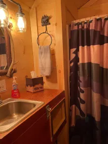 Snowmobilers private cabin, on the trails - Image 3