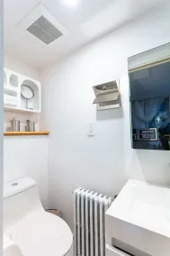 Modern garden unit in classic brownstone - Image 2