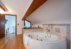 Villa Monte Enrico - With Pool & Jacuzzi - Happy Rentals - Image 4