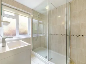 High Spec 2 Bedroom Apartment with Amazing Sea Views - Image 3