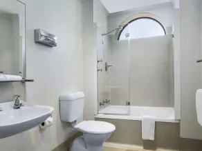 entire studio ex hotel room w/ parking in the city 312 - Image 2