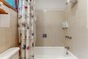Terrific studio suite right on the water w/free WiFi, bay views, kitchenette - Image 4