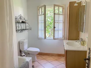 Your home away from home in the heart of Burgundy. - Image 2