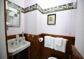Home is perfect for large families with private lake access and close to town - Image 4