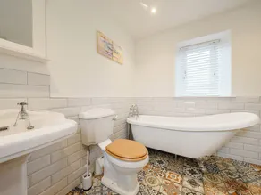 2 bedroom accommodation in Llantilio Pertholey - Image 3