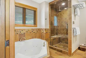 Beautifully Renovated Chalet, Private Hot Tub, Dog Friendly, Game Tables - Image 5