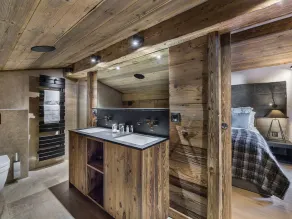 Chalet de luxe avec jacuzzi, salle cinéma et piscine au centre de Megève - Image 3