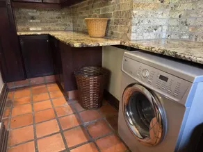 Stay Nest Guesthouse - Image 2