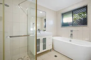 Family Holiday Retreat 4 bed Pool 5 mins to beach - Image 5