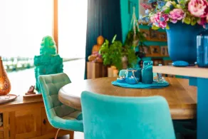 Houseboat - Sleeps 2 & Free Parking - Image 4
