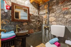Escape in the Forest, Cosy Chalet with Home Cinema - Image 2