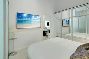 40th floor High Ceilings unit at icon brickell - Image 5