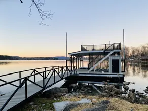 4 Bedroom 2 Bathroom Lake House Sleeps 10 on Lake Guntersville - Image 3
