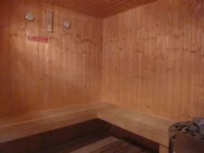 Spacious 1 bedroom apartment, perfect for relaxing or exploring! - Image 2