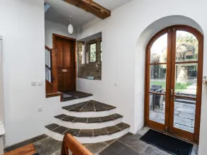 THE GATEHOUSE, pet friendly, character holiday cottage in Mansfield - Image 2