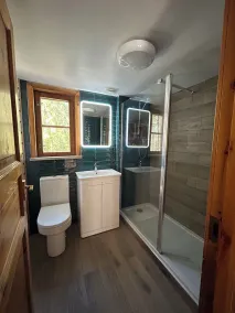 7 bedroom, Stunning Cottage with Hot-Tub & Cinema Room - Image 2
