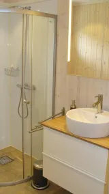 Ferienhaus NERBJÄRKEN , ruhige Lage, 150m vom See, Badesteg, Boot, Whirlpool. - Image 4