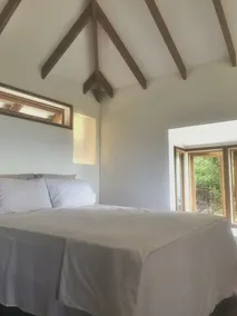 Cosy off grid cabin 15 minutes from beautiful beaches - Image 3