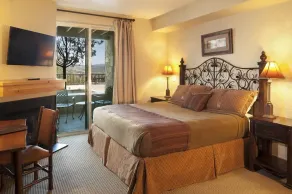 Suite 1 chambre à l'hôtel Awesome Resort avec piscine extérieure chauffée et bain à remous - Image 5