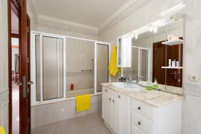 Villa Ramos Dos - Vier Schlafzimmer Villa, Schläft 8 - Image 2