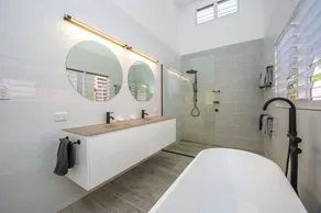 Papillon Bleu - Horseshoe Bay, QLD - Image 3