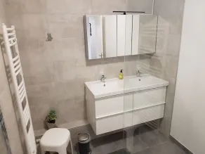 Center: to værelser luksus + værelseshytte -77m² + gratis parkering - Image 3