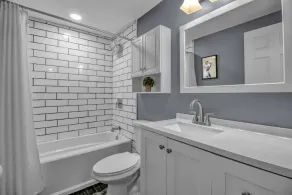 Lovely 2 bedroom apartment with free parking - Image 4