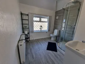 Luxury 3 Bedrooms, 3  Bathrooms, Entire House, Parking, WiFi & Garden.  - Image 5