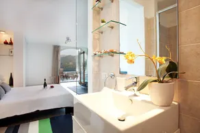 Casa Paradiso en Menaggio, casa de lujo, vistas de 180 grados del lago, jardín privado - Image 5