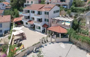 Gorgeous Home In Postira - Image 3