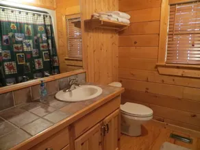 Afsondret Log Home på 10 hektar w creek, privat have og vandrestier. - Image 3