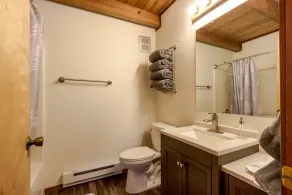 Mountain N' Shores Chalet - Image 5